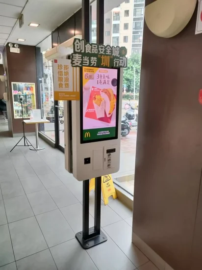 Individu sans numéraire d'écran tactile de machine de service d'individu de restaurants de 32 pouces commandant le kiosque de paiement